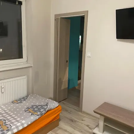Vlastna Izba 5min Od Letiska 홈스테이